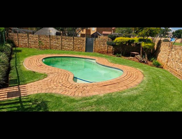 2 BEDROOM APARTMENT FOR SALE IN WILGEHEUWEL